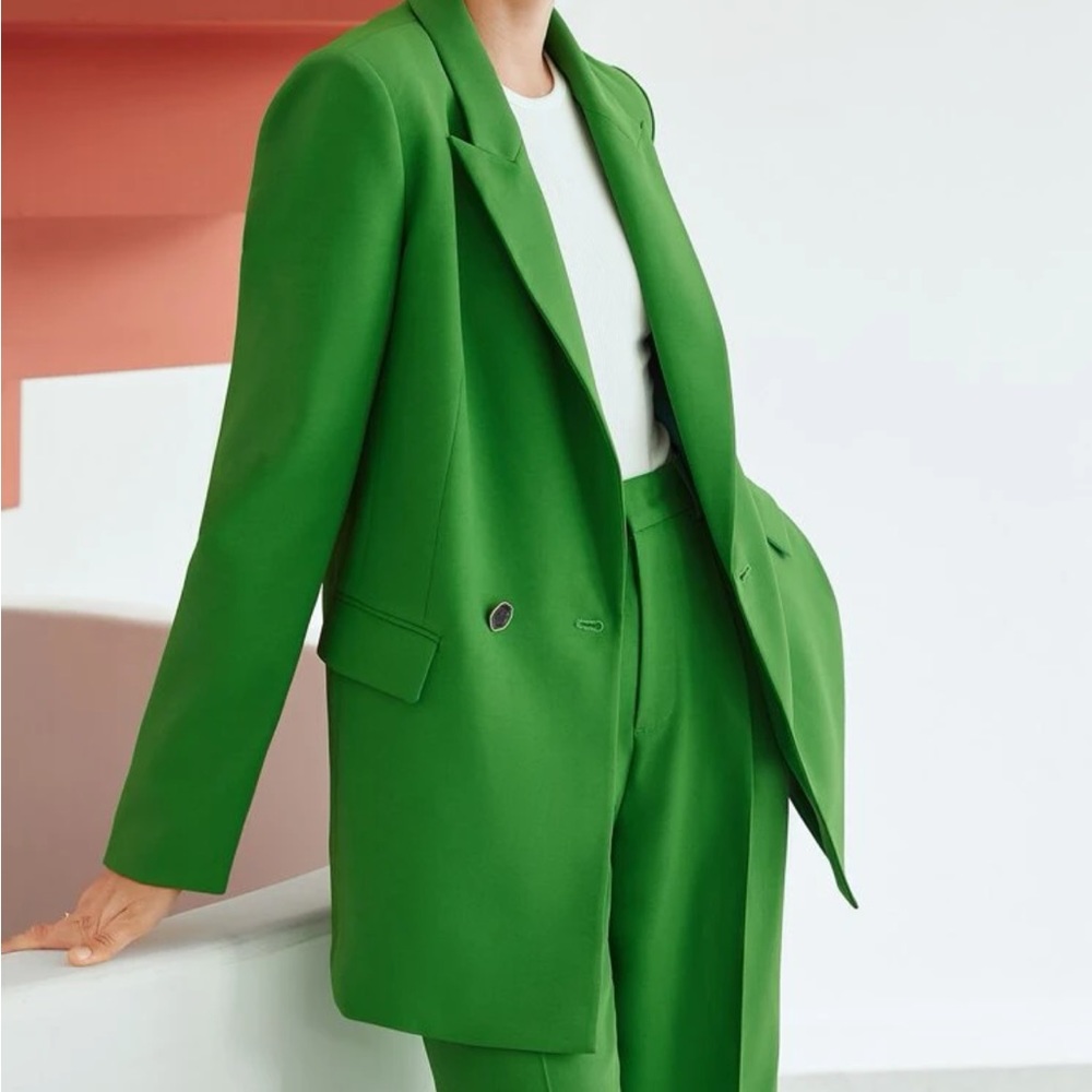 Two piece suit (blazer + pants) size M